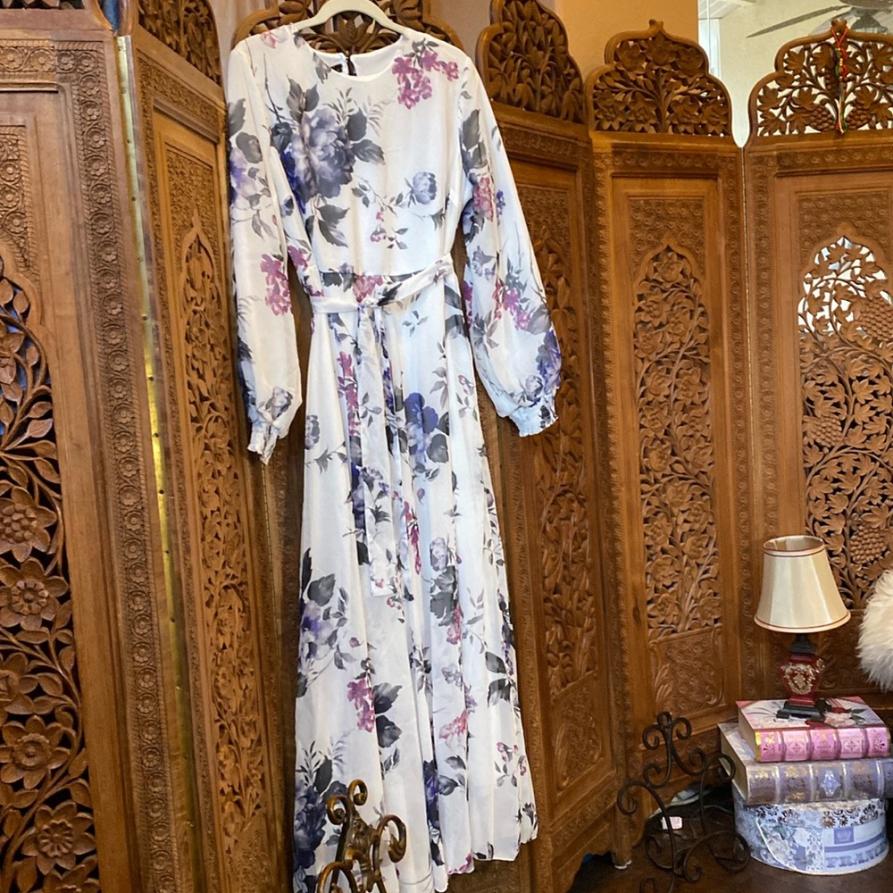NWT beautiful floral maxi dress fully lined